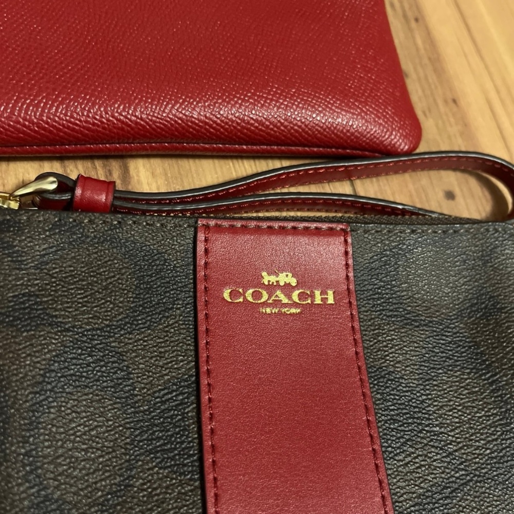 Set of two Coach corner zip wristlet wallets - Picture 5 of 5